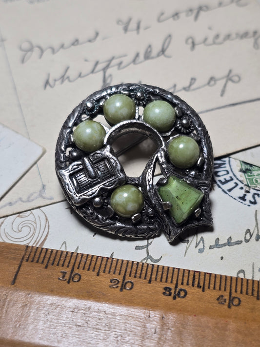 Vintage 'Miracle' Scottish hardstanding brooch